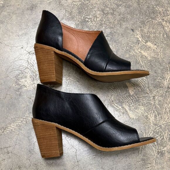 Mi.iM Black and Tan Peep-Toe Block Heels - Picture 5 of 8